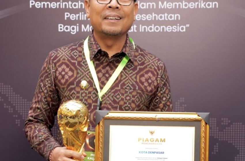 Pemkot Denpasar Terima Penghargaan UHC Kategori Utama Tahun 2024