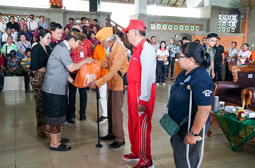 Dukung Kesejahteraan Sosial, Pemkab Badung Salurkan Bantuan