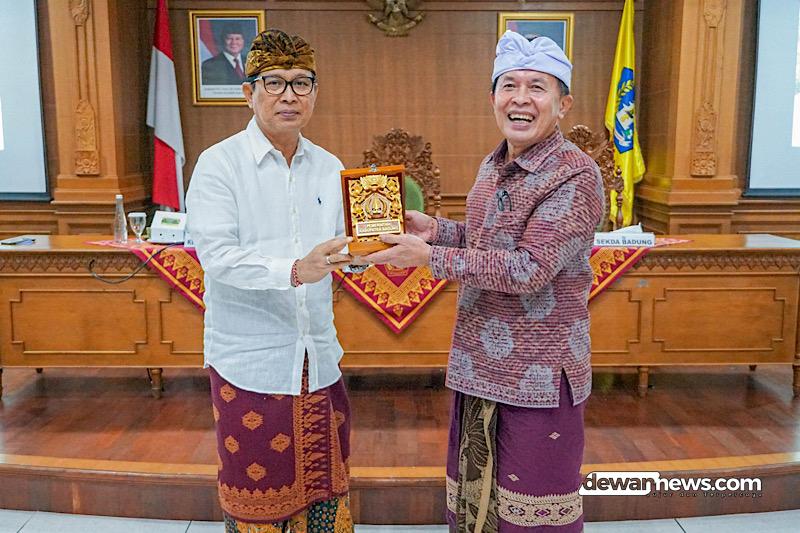  Bupati Adi Arnawa Sambut Pansus dan Komisi I DPRD Bali Bahas Tata Ruang dan Aset Daerah