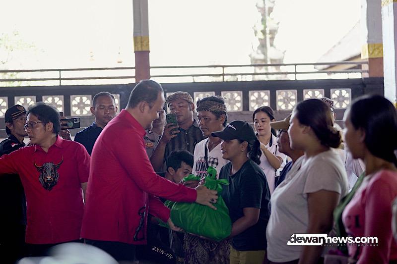  Wabup Bagus Alit Sucipta Salurkan Bantuan ke Korban Banjir Kapal dan Dalung