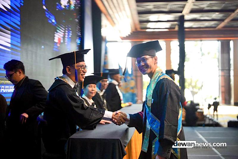  Dies Natalis Ke-41, Unwar Lepas Ribuan Lulusan Siap Bersaing Global