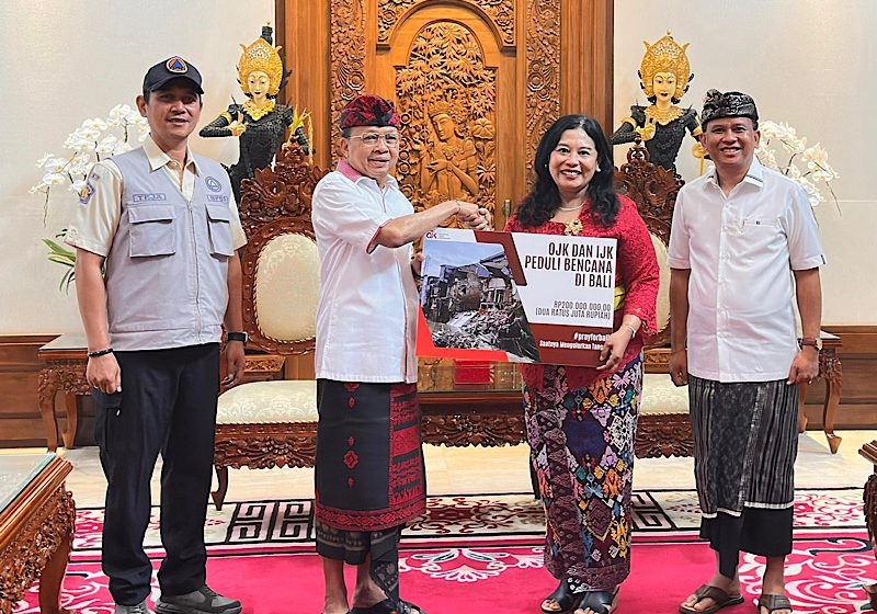  OJK dan FKLJK Bali Salurkan Bantuan Rp300 Juta untuk Korban Banjir di Bali