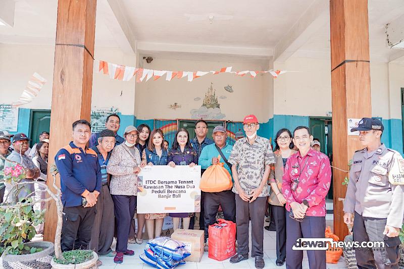  Peduli Bencana, ITDC dan Tenant The Nusa Dua Bantu Korban Banjir