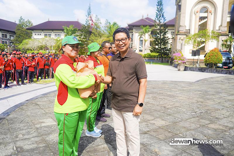  Apresiasi Penanganan Banjir, 1.179 Sembako untuk Petugas Lapangan