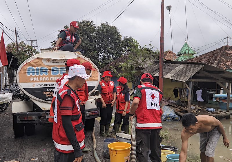  PMI Bali Salurkan 64.000 Liter Air Bersih untuk Warga Terdampak Banjir