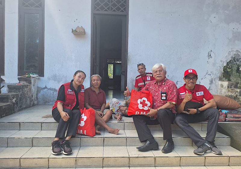  PMI Bali Salurkan Bantuan untuk Disabilitas Terdampak Banjir