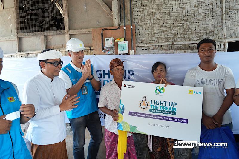  Wujudkan Mimpi Warga, PLN Bali Aliri Listrik Rumah di Denpasar