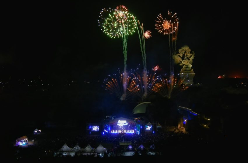  Gebyar Pesta Kembang Api di GWK Songsong Tahun 2024