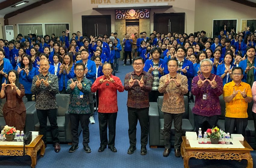  Wayan Koster Beri Kuliah Umum di Universitas Warmadewa