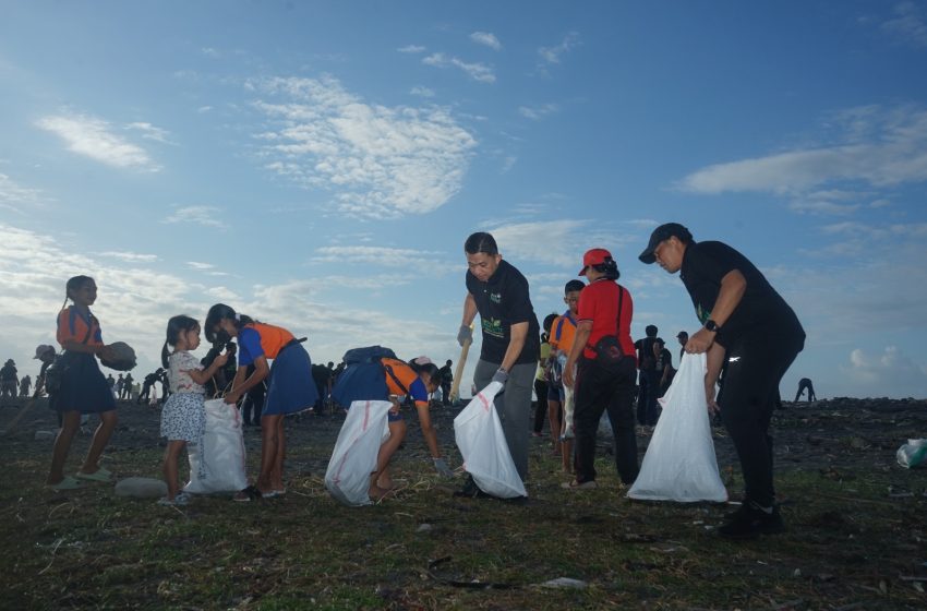 Peringati, Hari Lingkungan Hidup Sedunia, PLN Bersihkan Pantai Saba