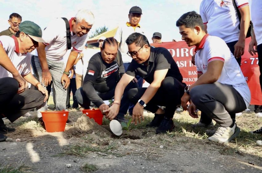  Peringati Harkopnas Ke-77, Wawali Arya Wibawa Pimpin Penanaman Pohon di Pantai Padang Galak