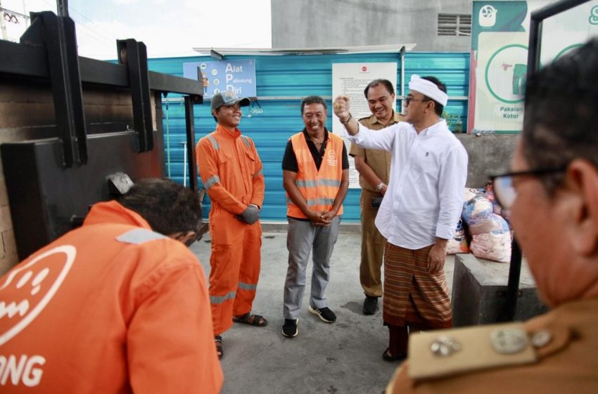  Wujudkan Pengelolaan Sampah Berkelanjutan Walikota Jaya Negara Kunjungi TPS R “Malu Dong”