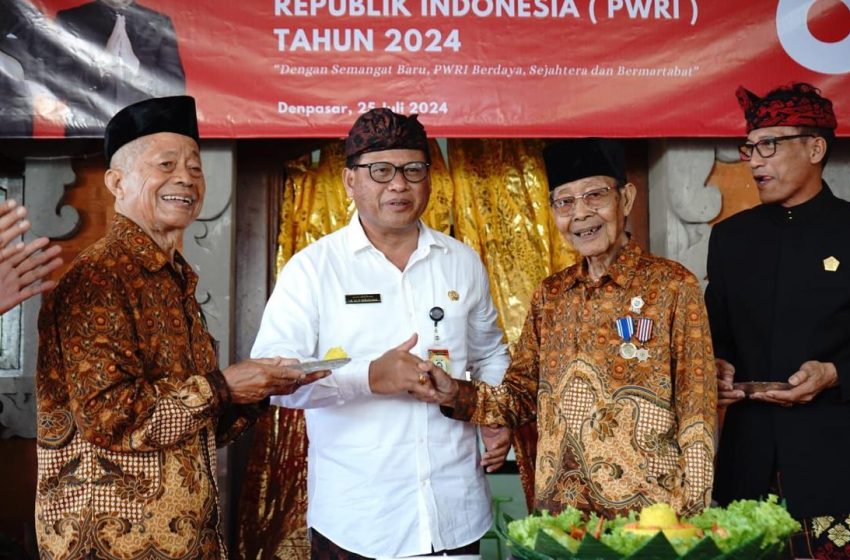  Sekda Alit Wiradana Hadiri HUT PWRI ke 62