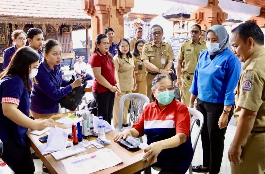  Serangkaian Peringatan HKN, Walikota Jaya Negara Tinjau Safari Kesehatan Di Banjar Bun