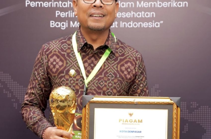  Pemkot Denpasar Terima Penghargaan UHC Kategori Utama Tahun 2024