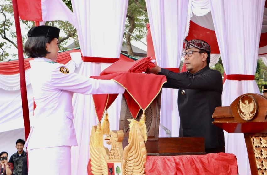 Wawali Arya Wibawa Pimpin Upacara Penurunan Bendera HUT Ke-79 Kemerdekaan RI