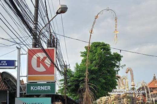 Galungan dan Kuningan PLN Imbau Warga Pasang Penjor Pada Jarak Aman