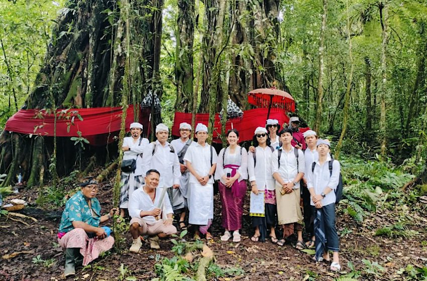  PKM Universitas Warmadewa Lakukan Perancangan Pura Pesimpangan Puncak Bukit Puun