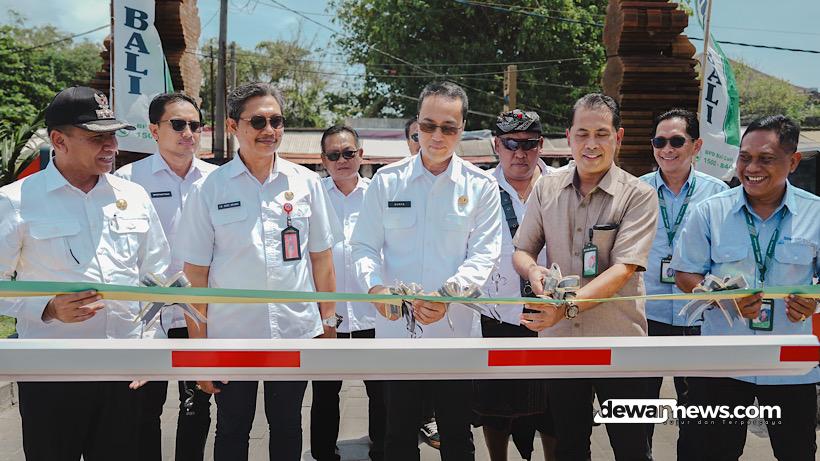  Wujudkan Badung Bebas Korupsi, Pj. Sekda Resmikan Sistem Parkir Non Tunai di Pantai Kuta