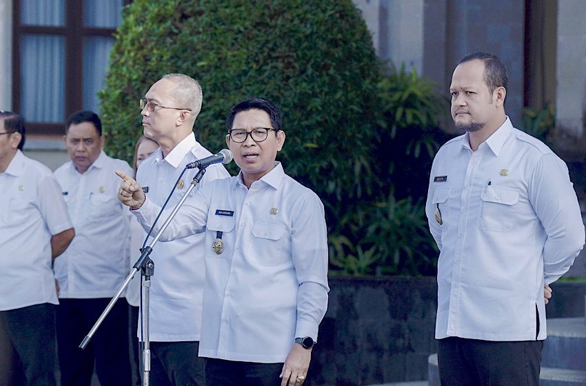  Hari Pertama Kerja, Bupati Adi Arnawa Ajak Pegawai Fokus Pelayanan Terbaik Bagi Masyarakat