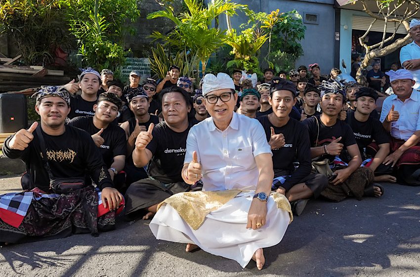  13 Sekaa Teruna Adu Kreativitas di Lomba Penjor Mengwi, Bupati Badung Banjir Pujian