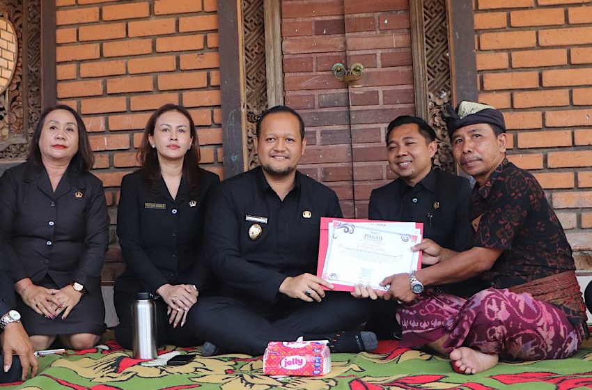 Bukti Hadir untuk Rakyat, Wabup Badung Beri Rp10 Juta Bagi Warga yang Taat Administrasi!