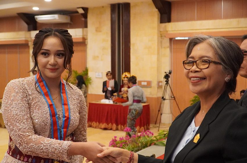  Yudisium ke-79 FH Unwar: 331 Lulusan Dilepas, Dua Raih IPK Sempurna