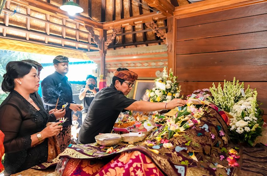  Kehilangan ASN Terbaik, Bupati dan Wabup Badung Melayat ke Rumah Duka