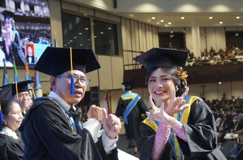  Unwar Gelar Wisuda ke-78, Lepas 1.524 Lulusan Siap Bersaing di Asia Tenggara