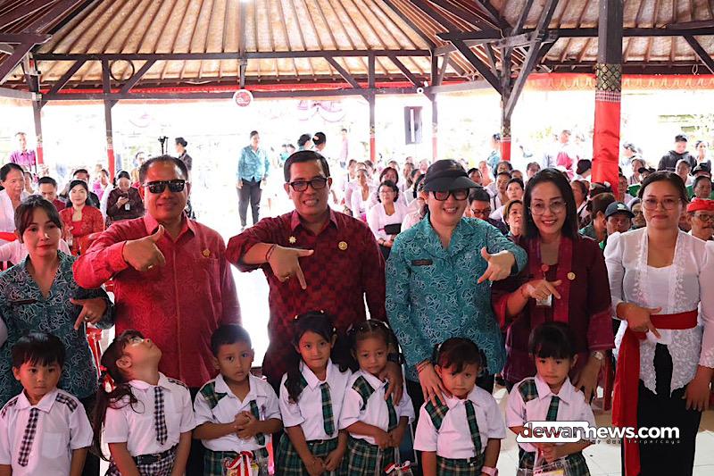  Bupati Sanjaya “Ngantor” di Desa Wanasari, Bawa Layanan dan Bantuan untuk Warga