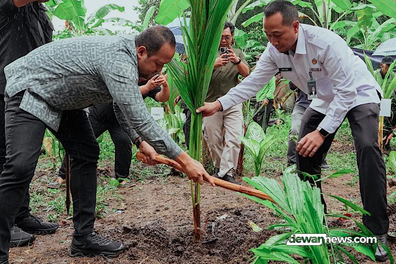  Wabup Alit Sucipta Dukung Penanaman Pohon Kelapa Serentak se-Indonesia