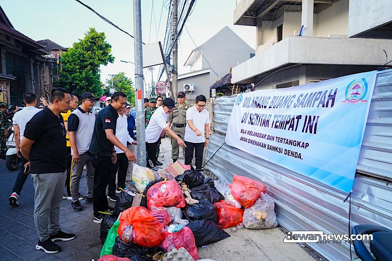  Bupati Adi Arnawa Turun ke Kuta, Pastikan Horeka Wajib Pilah Sampah