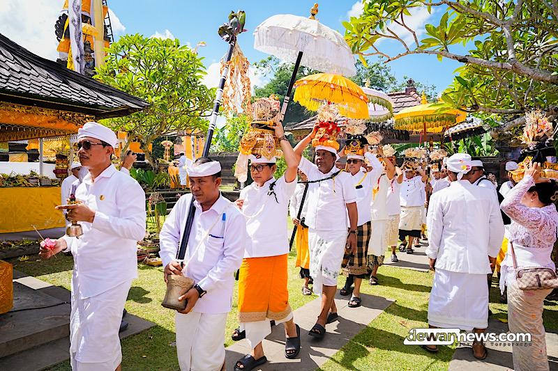  Purnama Kasa, Pemkab Badung Gelar Karya Nyatur Rebah di Pura Lingga Bhuwana